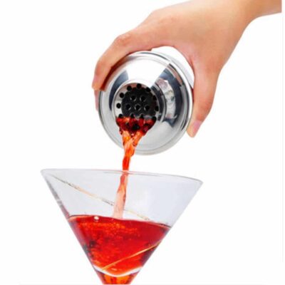 cocktailshaker met gaatjes als filter